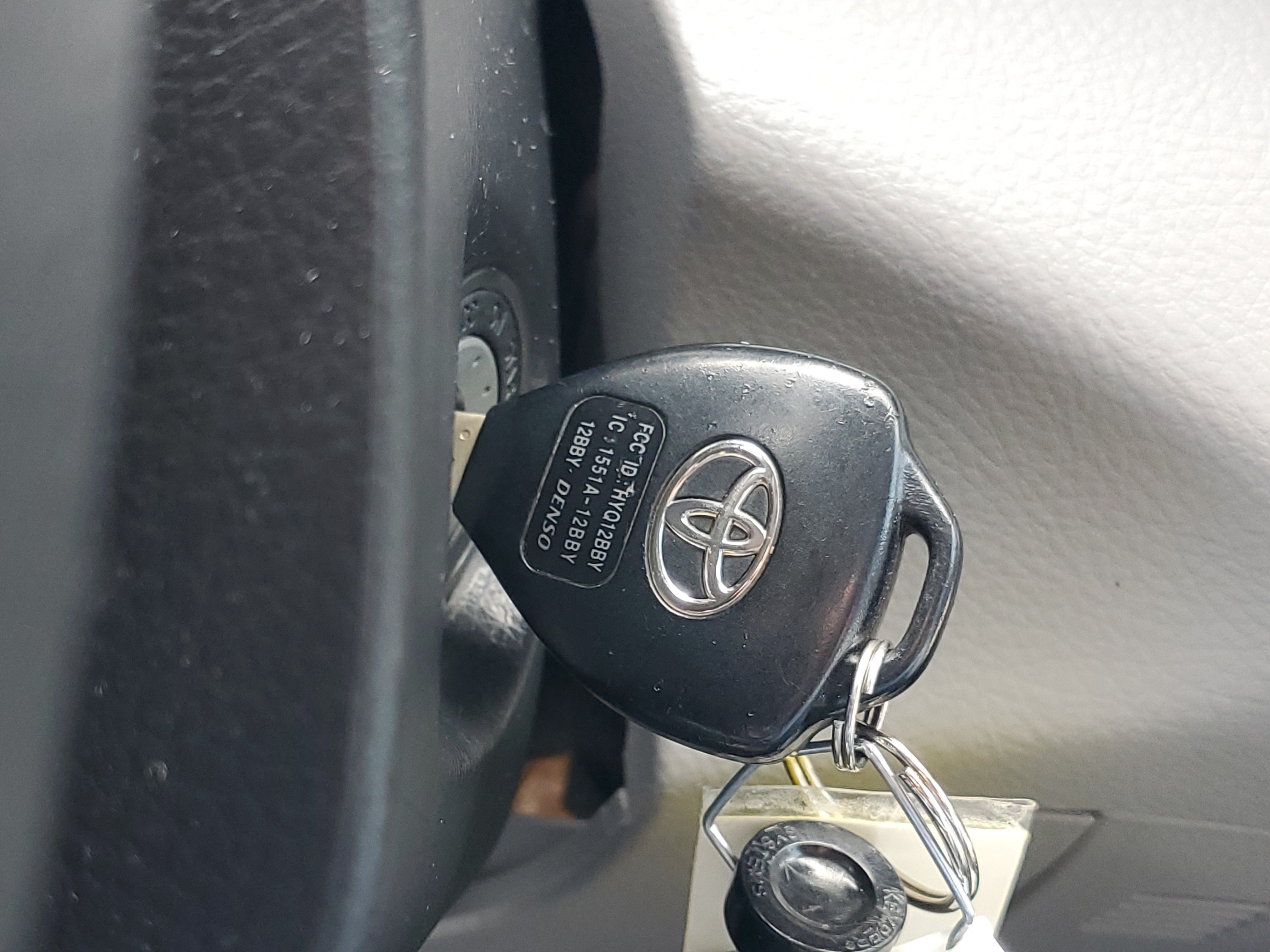 Used 2006 Toyota RAV4 Limited AWD/4WD image 28