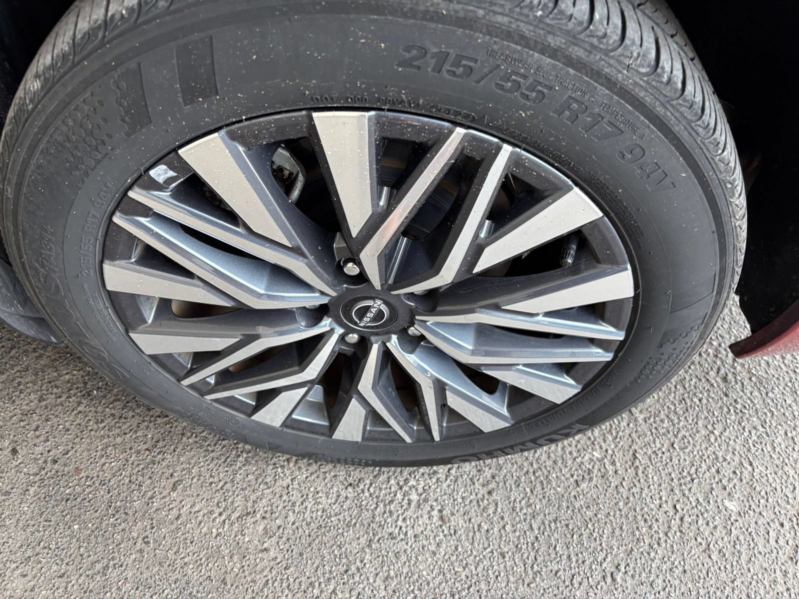 Used 2025 Nissan Altima 2.5 SV FWD image 31