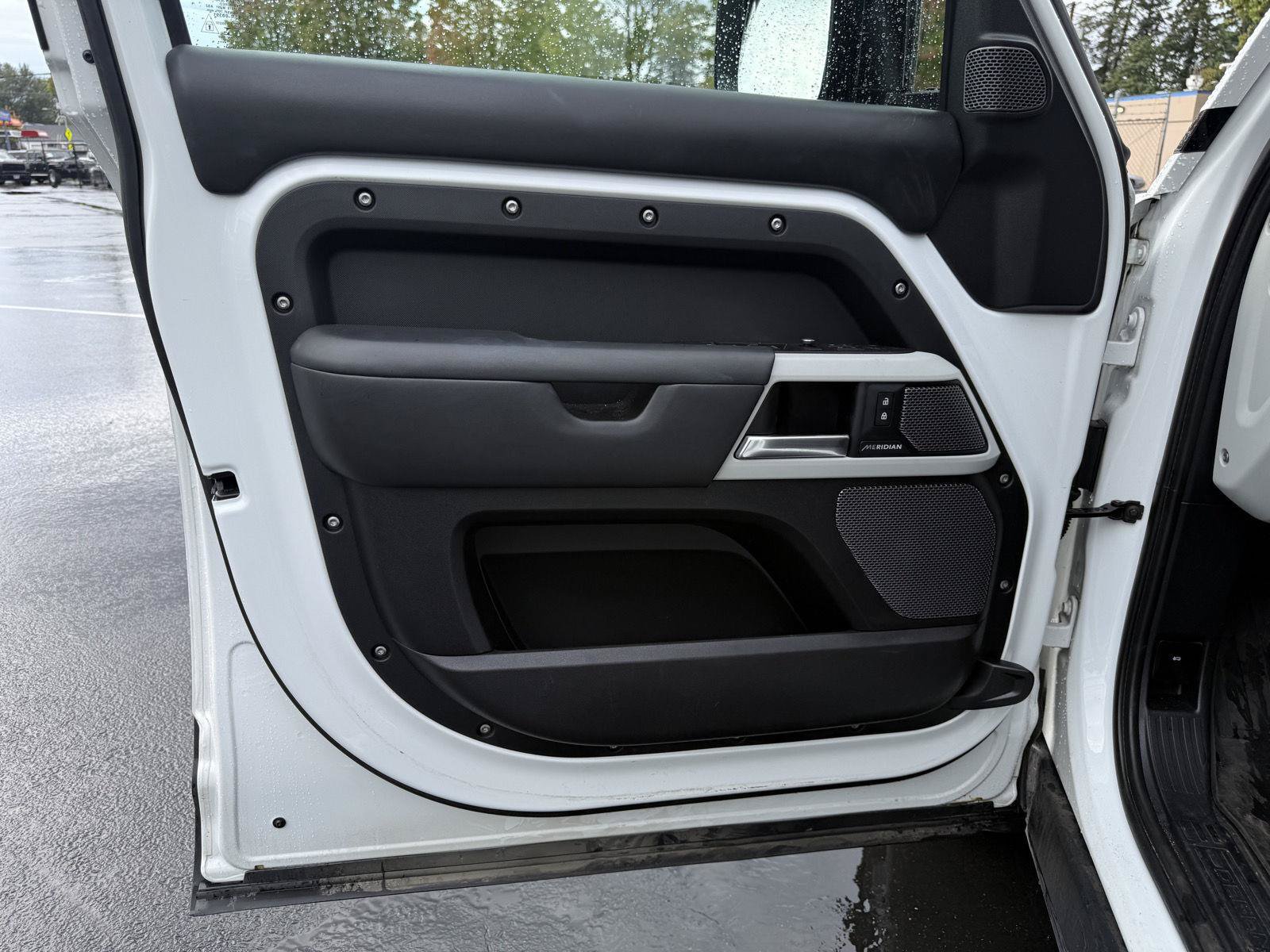 Used 2020 Land Rover Defender 110 HSE AWD/4WD image 9