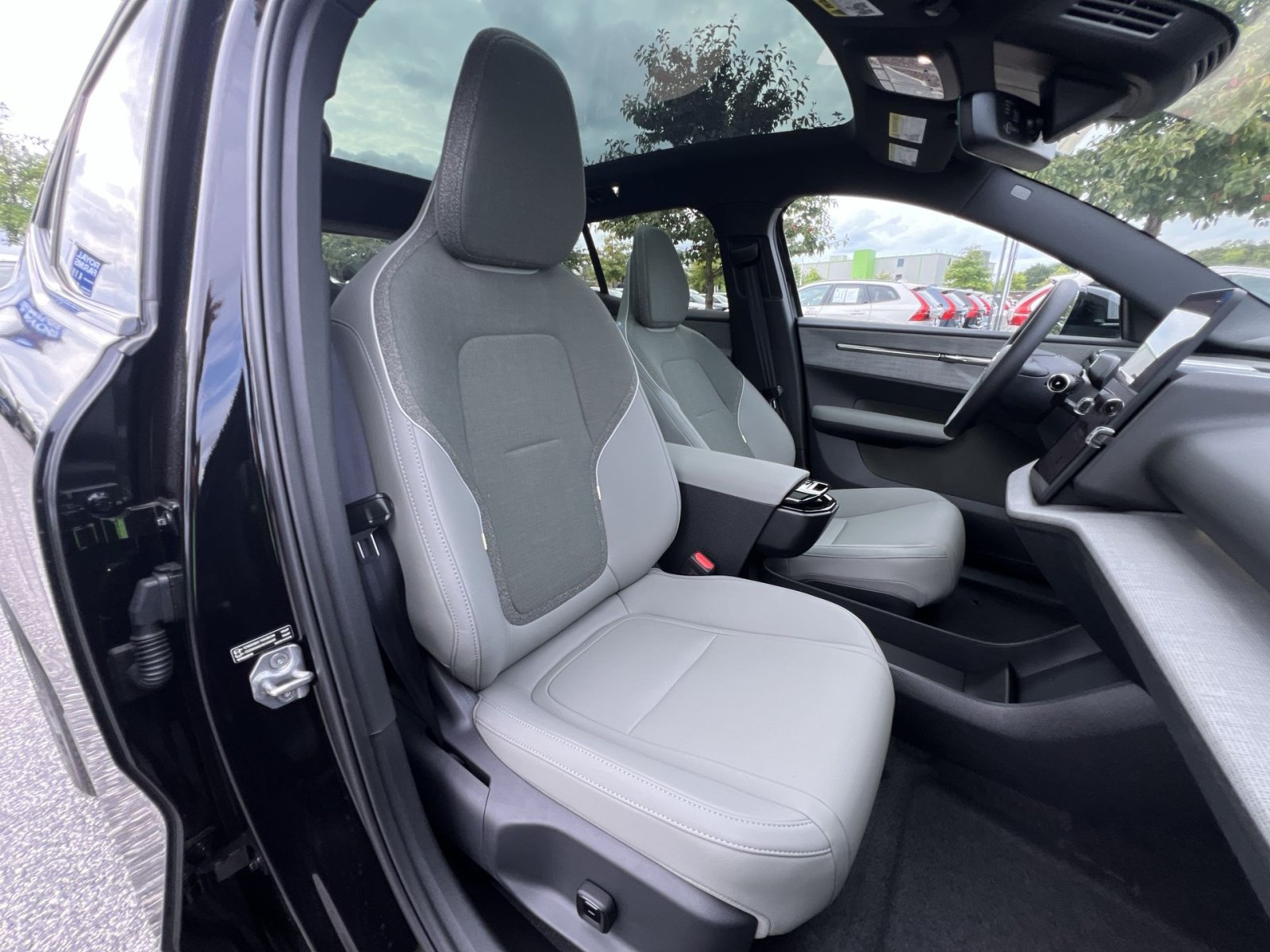 New 2026 Volvo EX30 Ultra w/ Protection Package Premier AWD/4WD image 27