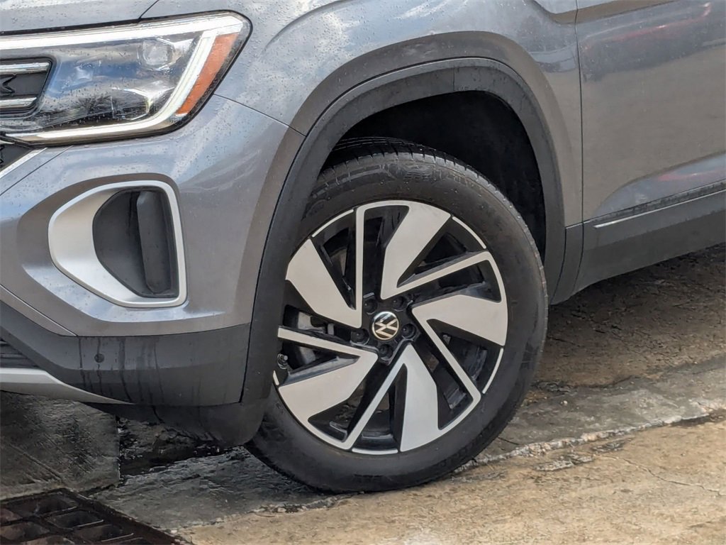 Used 2025 Volkswagen Atlas SE image 33