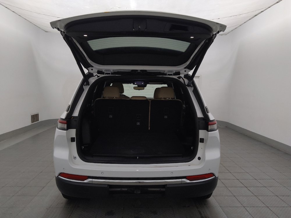 Used 2023 Jeep Grand Cherokee Limited RWD image 29