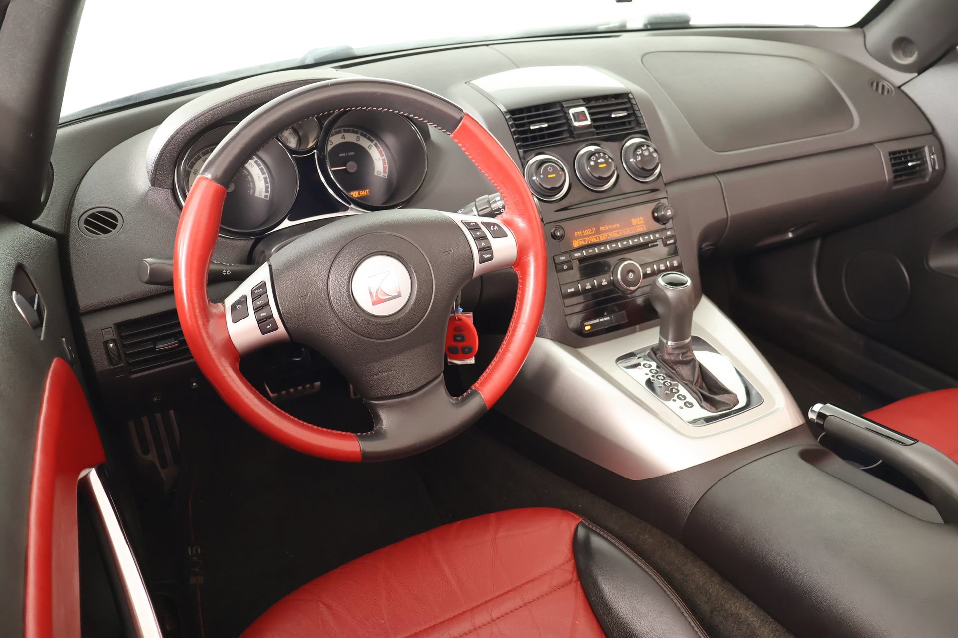 Used 2009 Saturn Sky Red Line RWD image 2