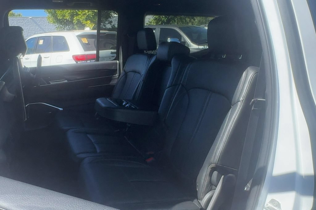 Used 2023 Jeep Wagoneer Series III w/ Rear Seat Video Group 1 AWD/4WD image 12