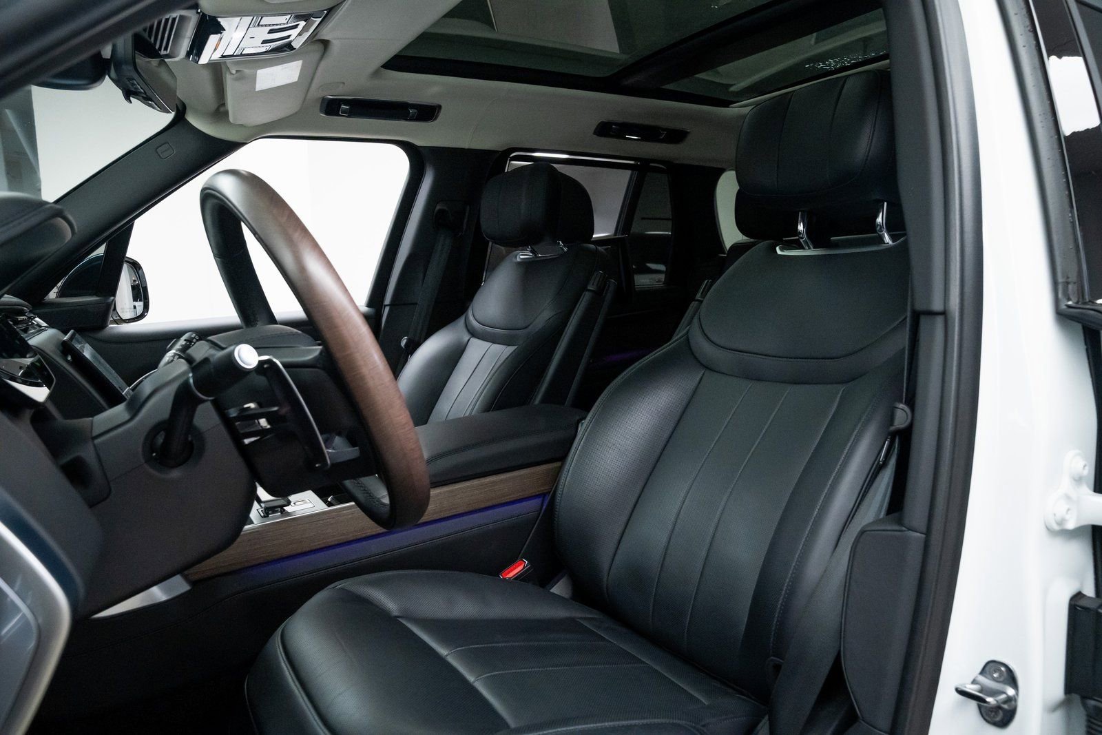 Used 2025 Land Rover Range Rover Autobiography image 18