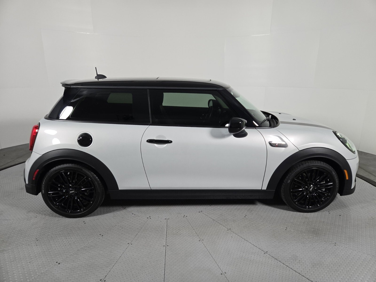 Used 2022 MINI Cooper S image 6