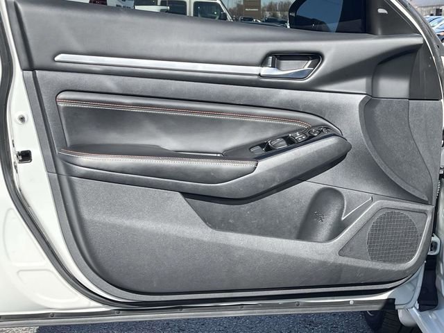 Used 2023 Nissan Altima 2.5 SR w/ SR Premium Package image 15