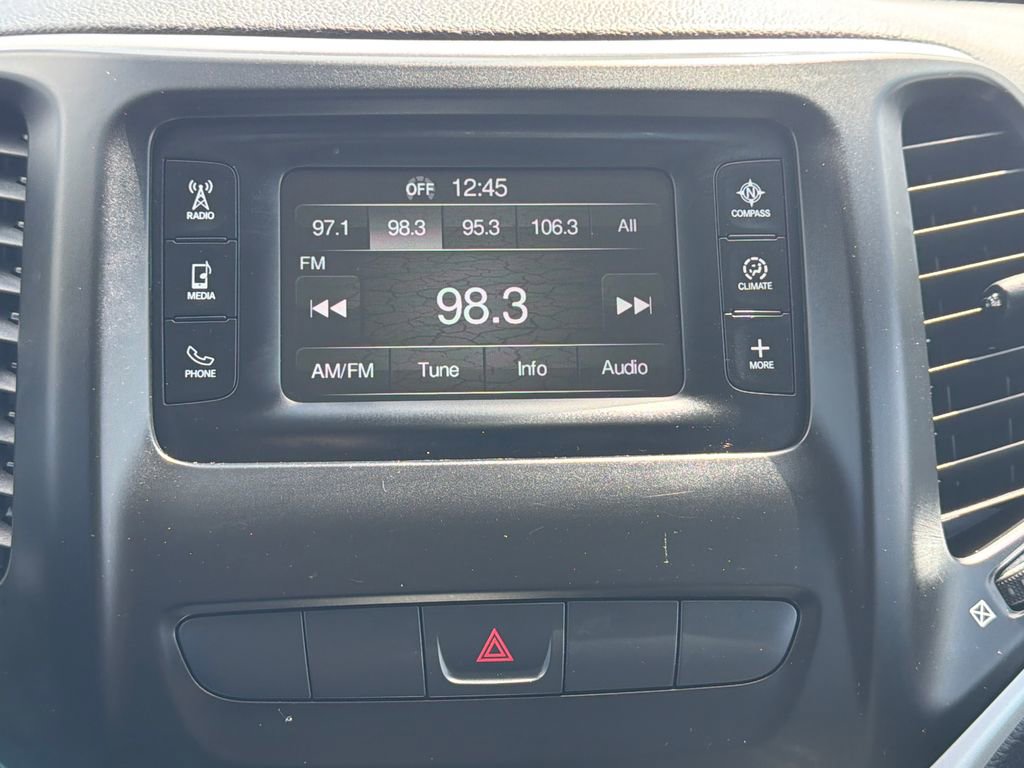 Used 2014 Jeep Cherokee Latitude w/ Cold Weather Group FWD image 5