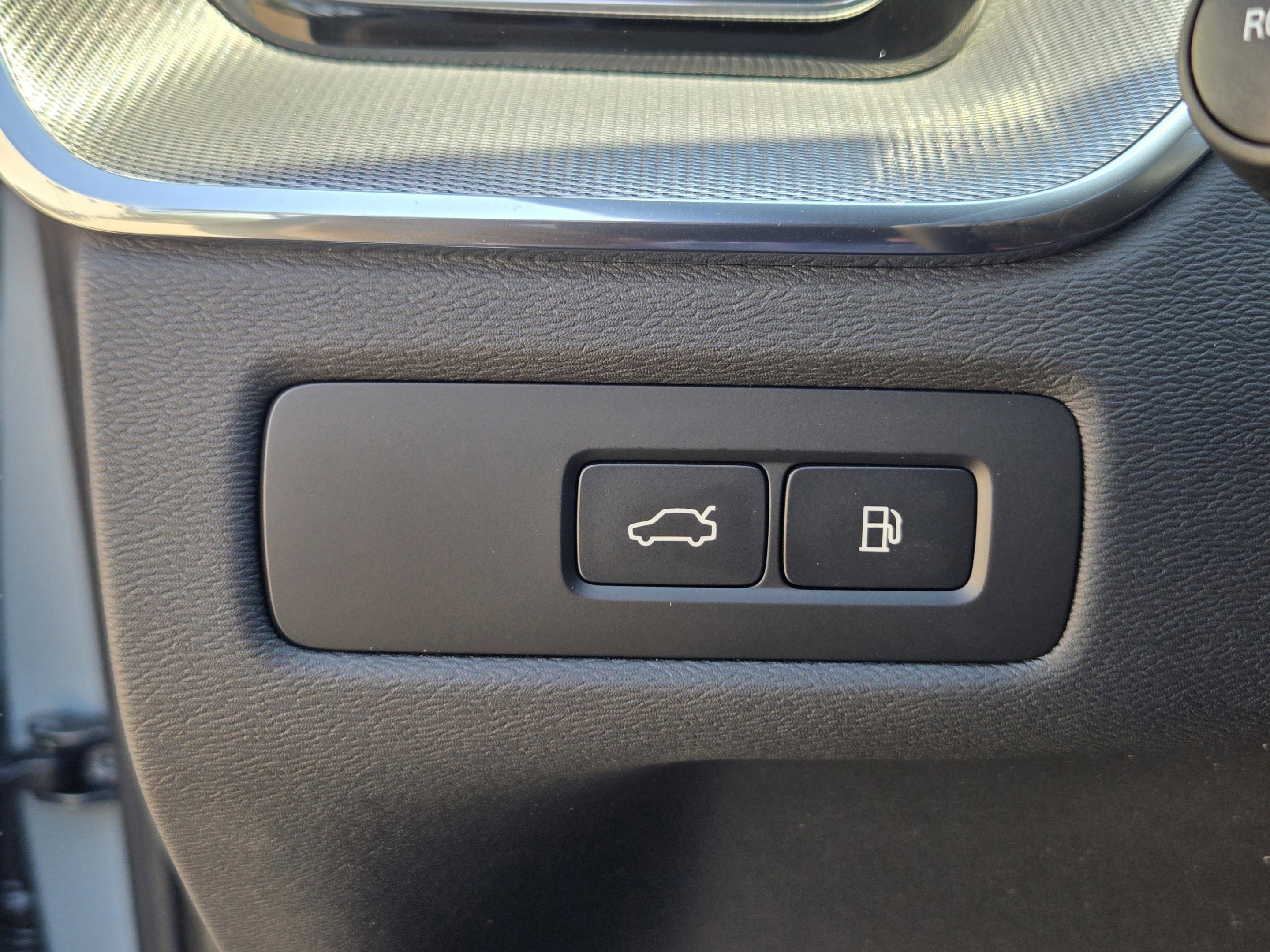 New 2026 Volvo XC60 T8 Ultra w/ Protection Package Premier image 19