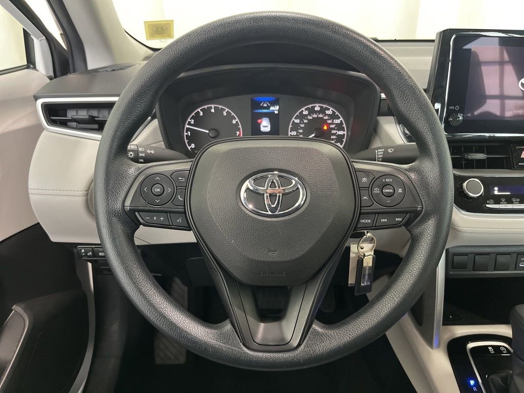 Used 2023 Toyota Corolla Cross L AWD/4WD image 5
