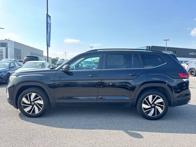 Used 2024 Volkswagen Atlas SE AWD/4WD image 2