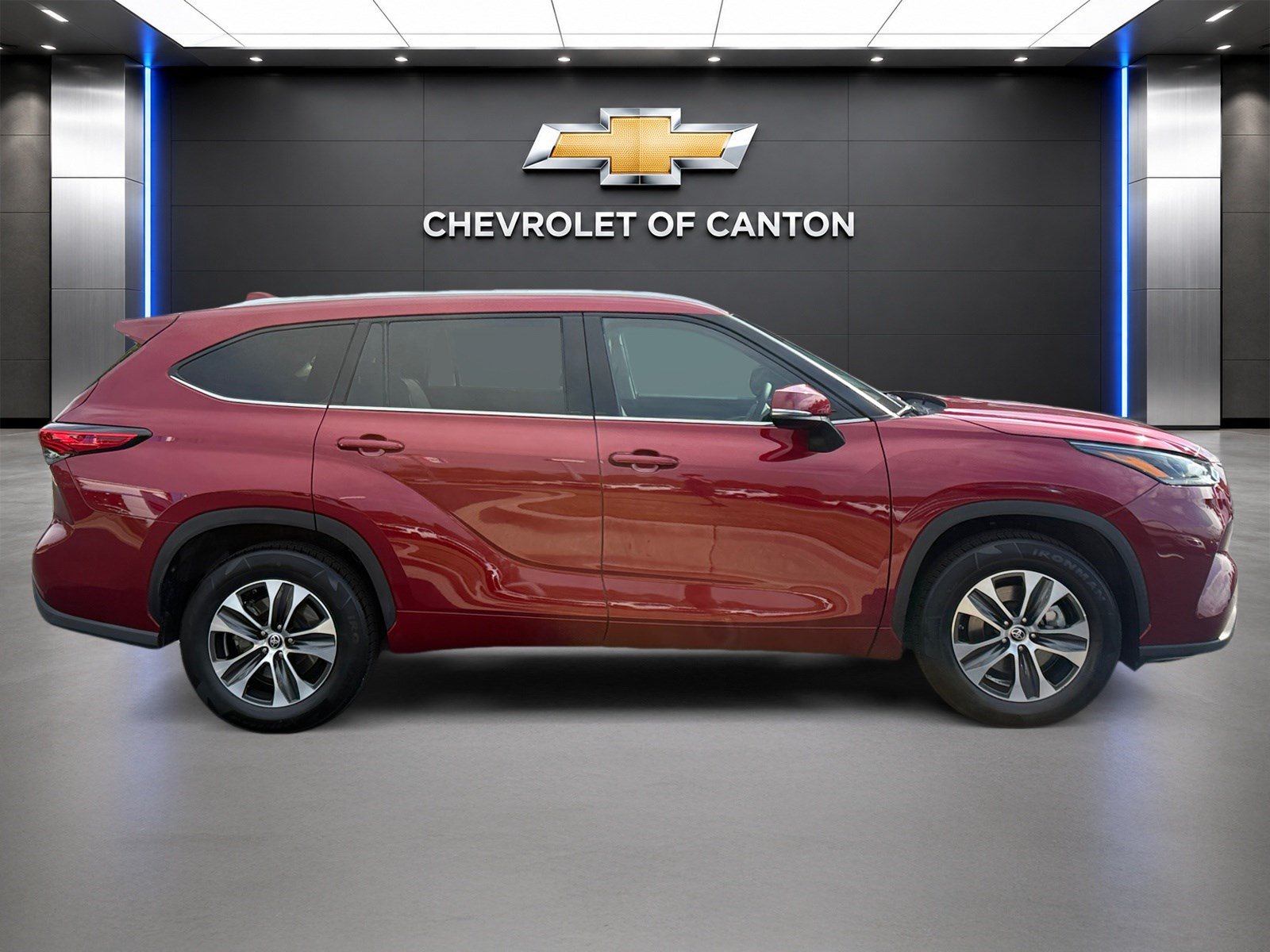 Used 2021 Toyota Highlander XLE FWD image 4