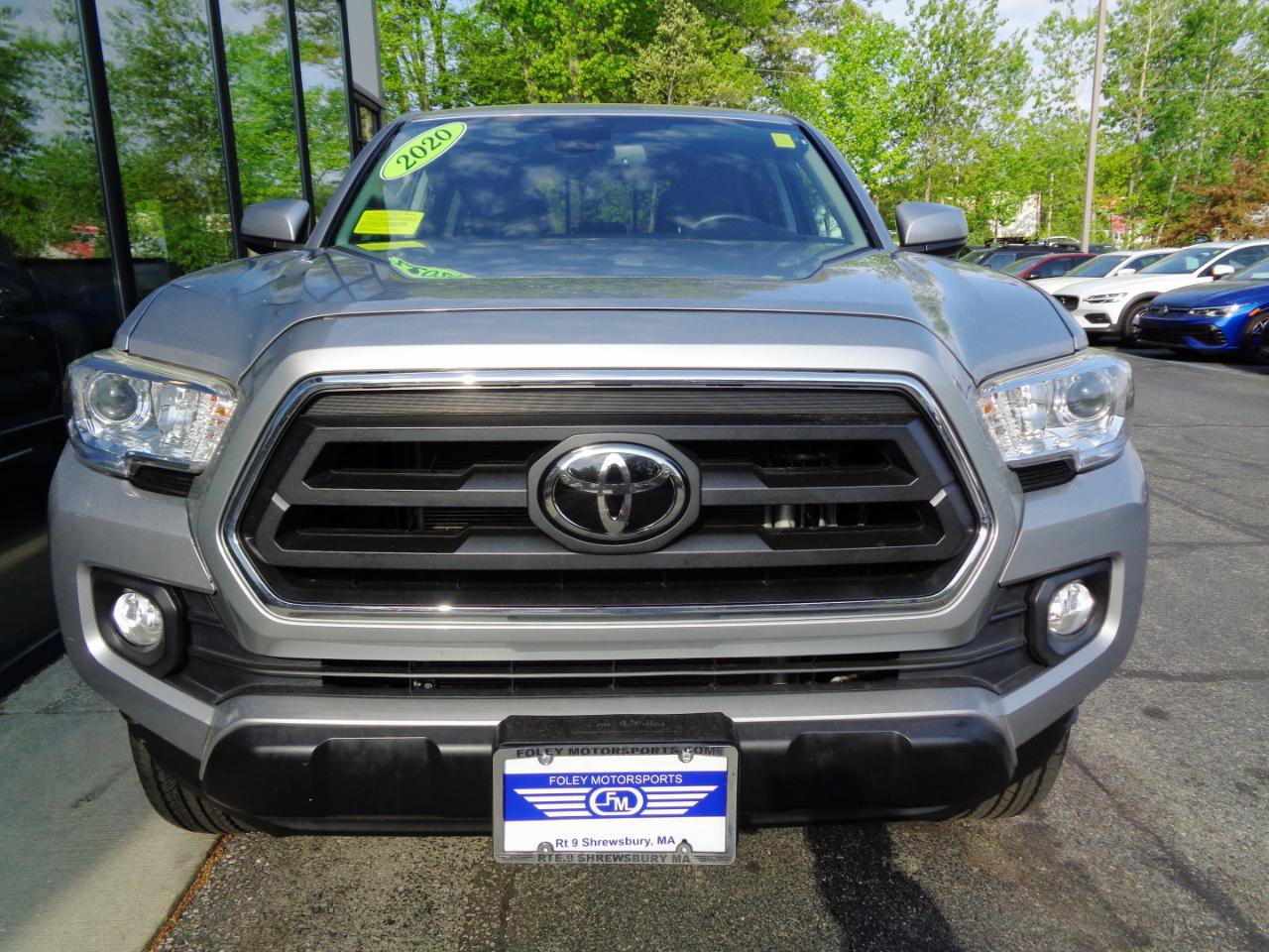 Used 2020 Toyota Tacoma SR5 AWD/4WD image 2