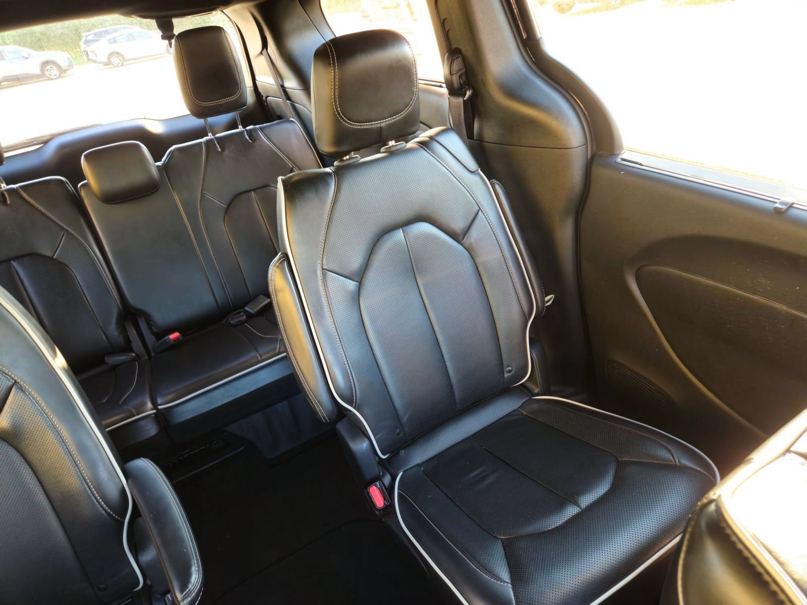 Used 2025 Chrysler Pacifica Limited FWD image 10