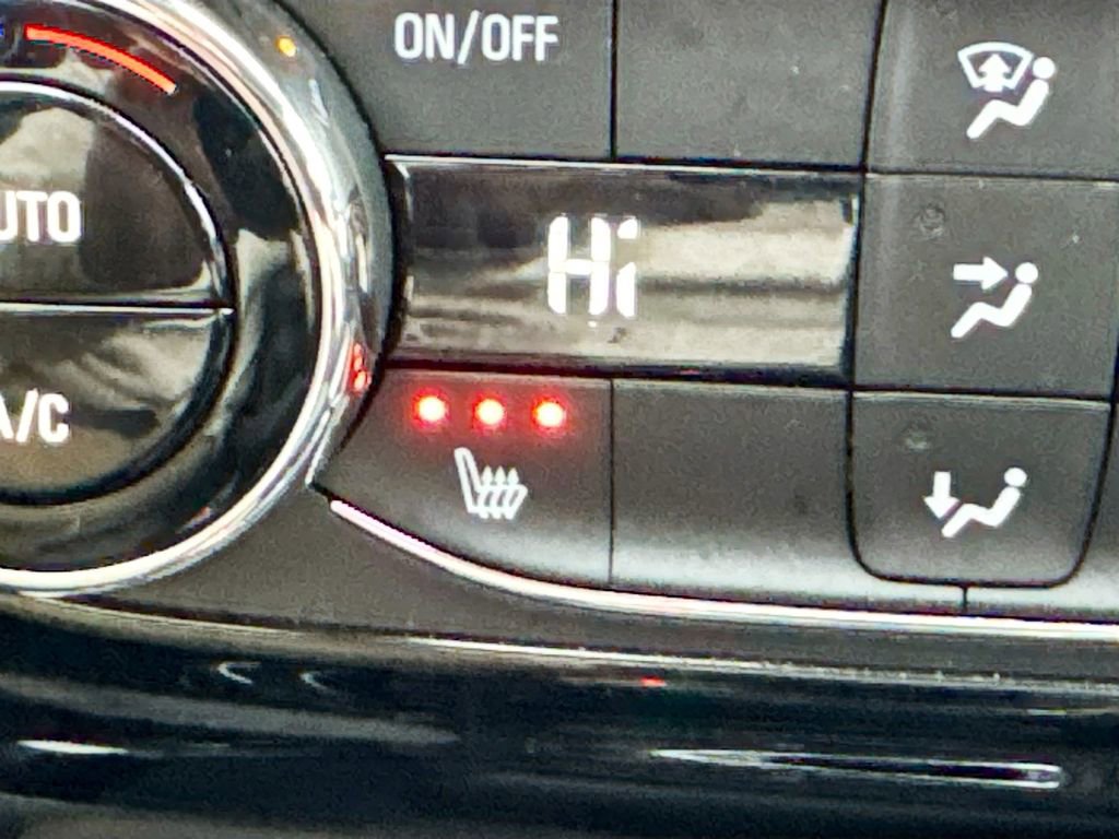 Used 2025 Chevrolet Trax LT w/ LT Convenience Package image 19