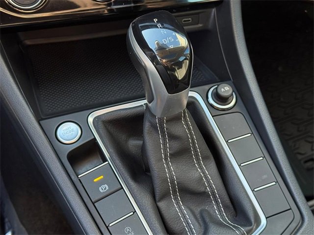 Certified 2023 Volkswagen Jetta SE w/ Panoramic Sunroof Package image 18