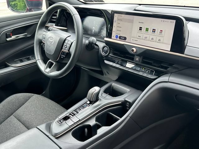 Used 2023 Toyota Crown AWD/4WD image 35