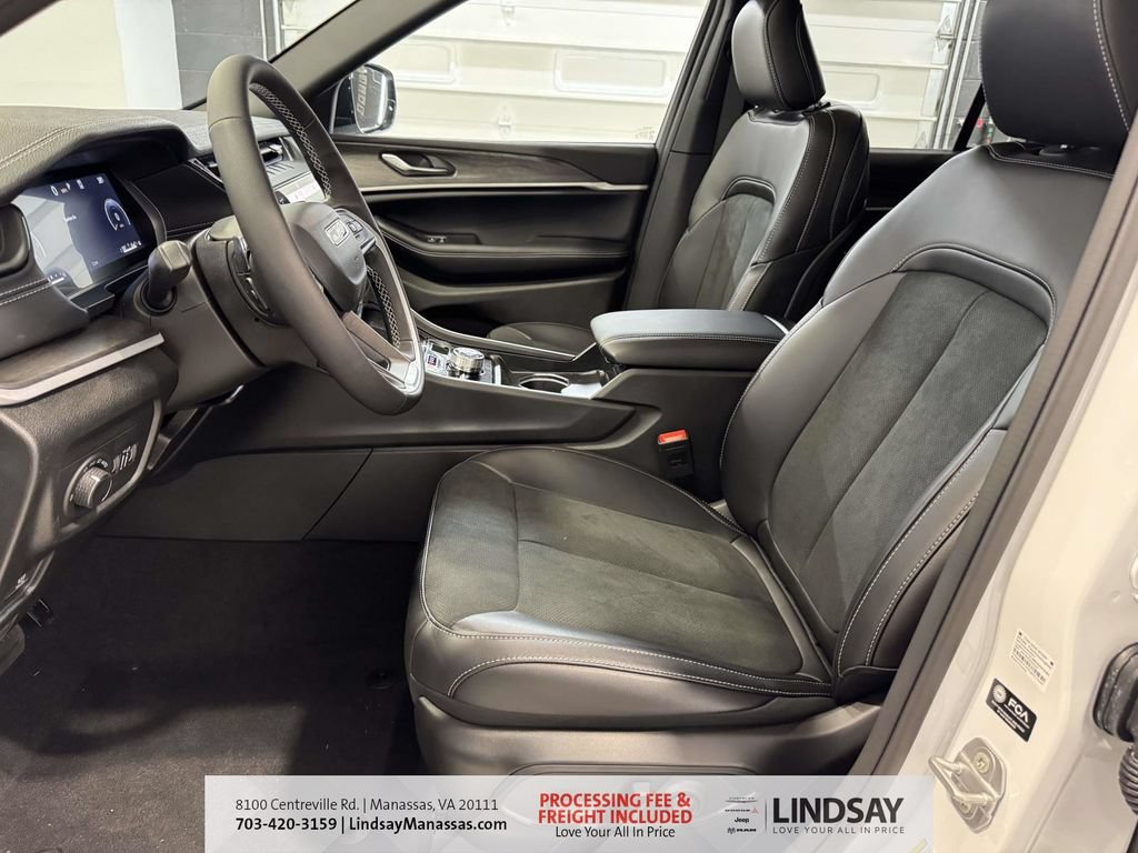New 2026 Jeep Grand Cherokee Altitude AWD/4WD image 16