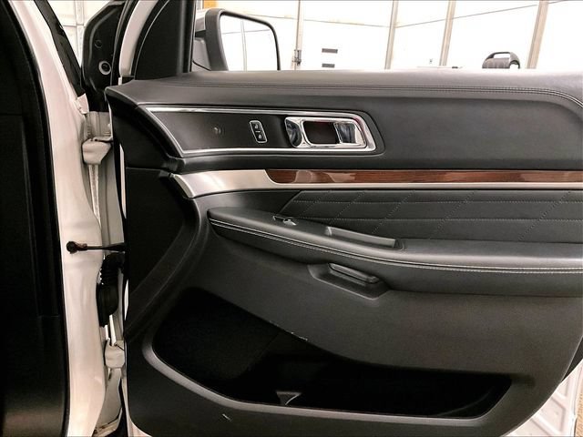 Used 2017 Ford Explorer Platinum AWD/4WD image 23