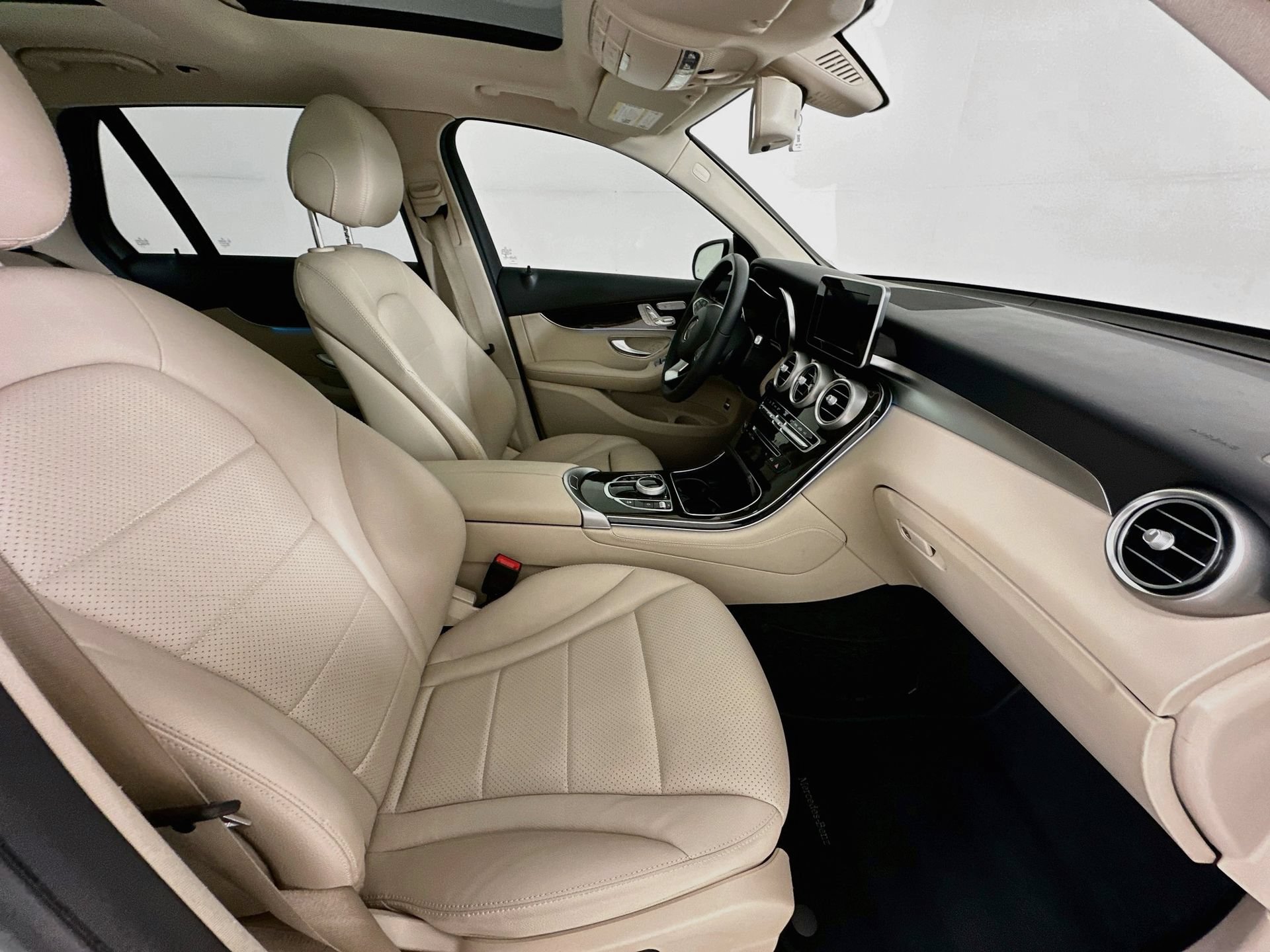Used 2019 Mercedes-Benz GLC 300 image 29