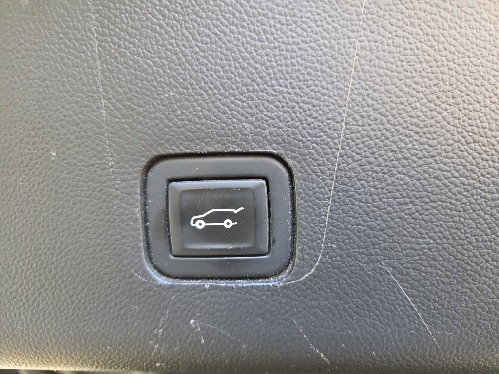 Used 2020 Chevrolet Traverse High Country w/ LPO, Floor Liner Package AWD/4WD image 15