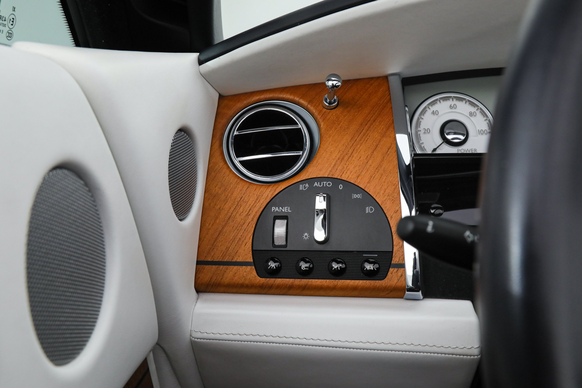 Used 2017 Rolls-Royce Dawn RWD image 36