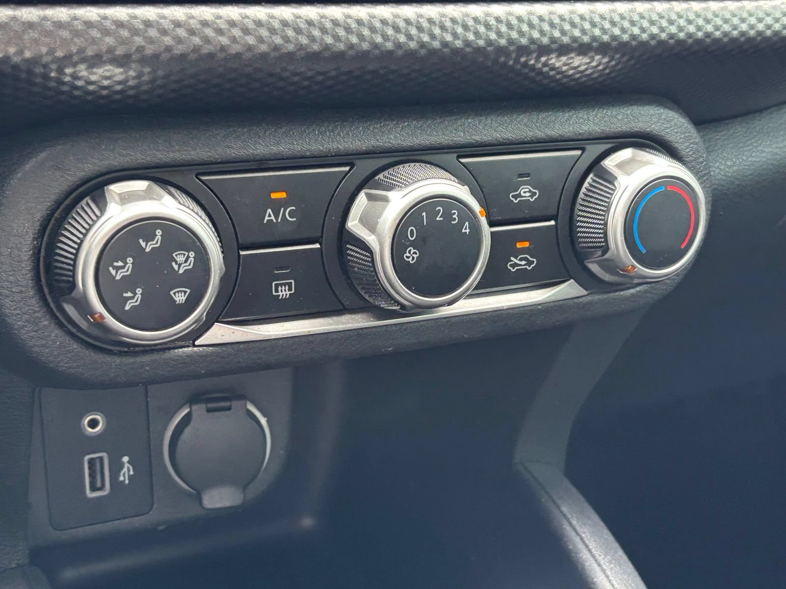 Used 2020 Nissan Kicks S FWD image 10