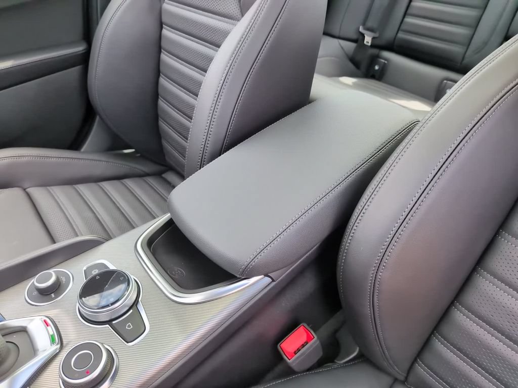 New 2026 Alfa Romeo Giulia AWD image 31