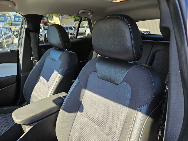 Used 2025 Chevrolet Trax LT FWD image 21