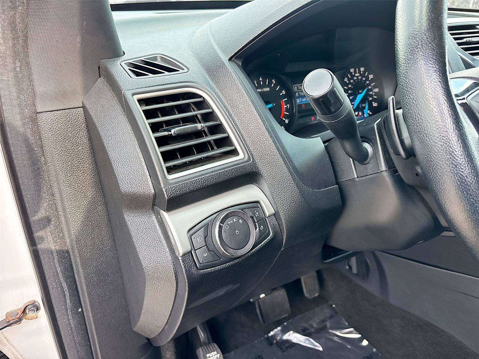 Used 2017 Ford Explorer XLT FWD image 10