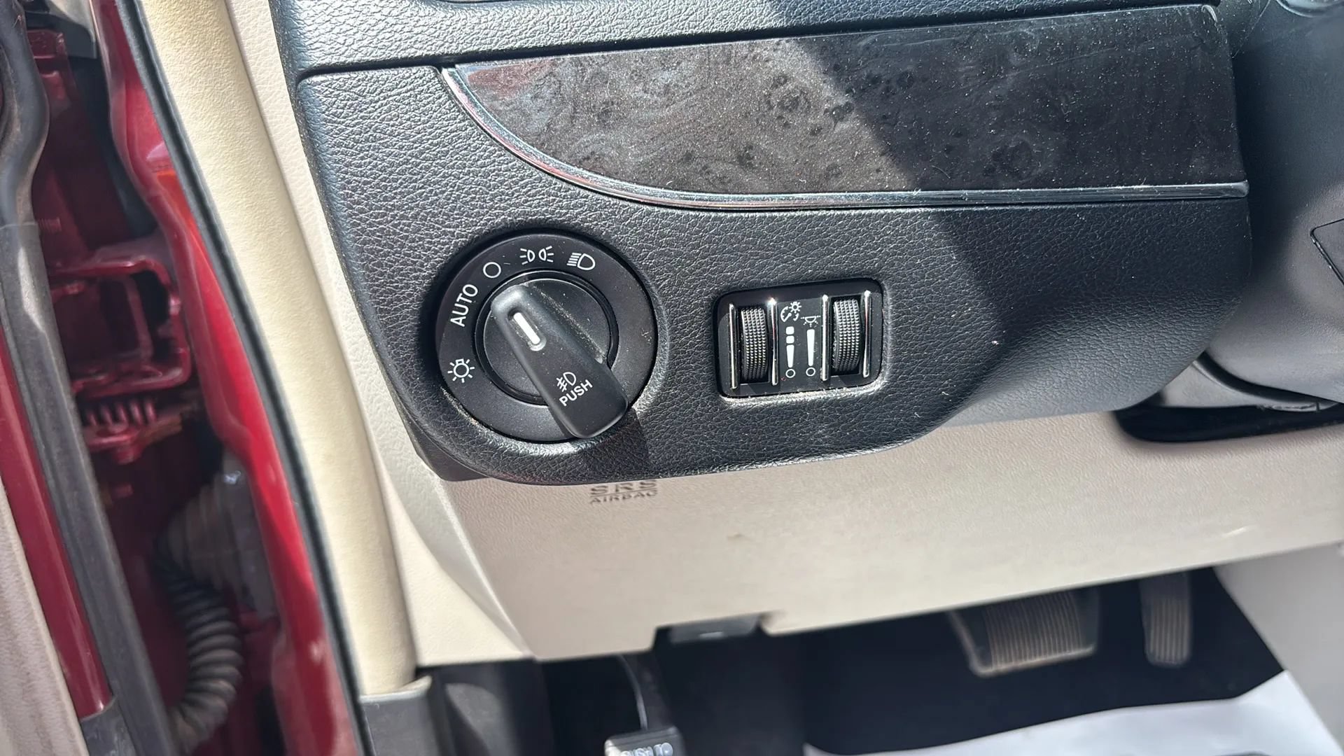 Used 2016 Chrysler Town & Country Touring w/ Driver Convenience Group FWD image 20