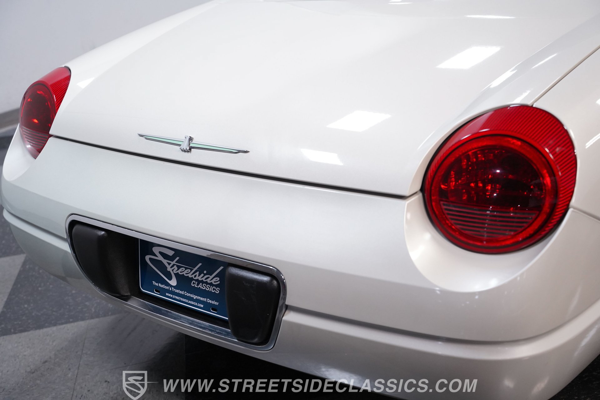 Used 2005 Ford Thunderbird 50th Anniversary RWD image 22