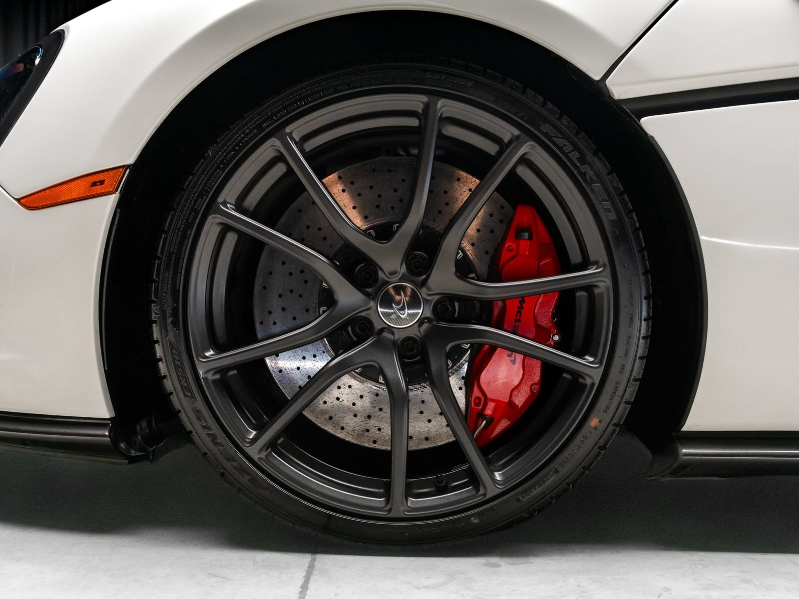 Used 2016 McLaren 570S Coupe RWD image 27