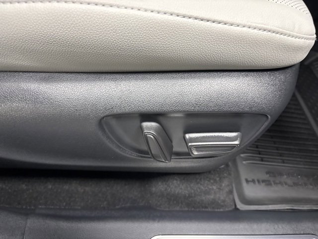 Used 2025 Toyota Grand Highlander AWD Hybrid image 11
