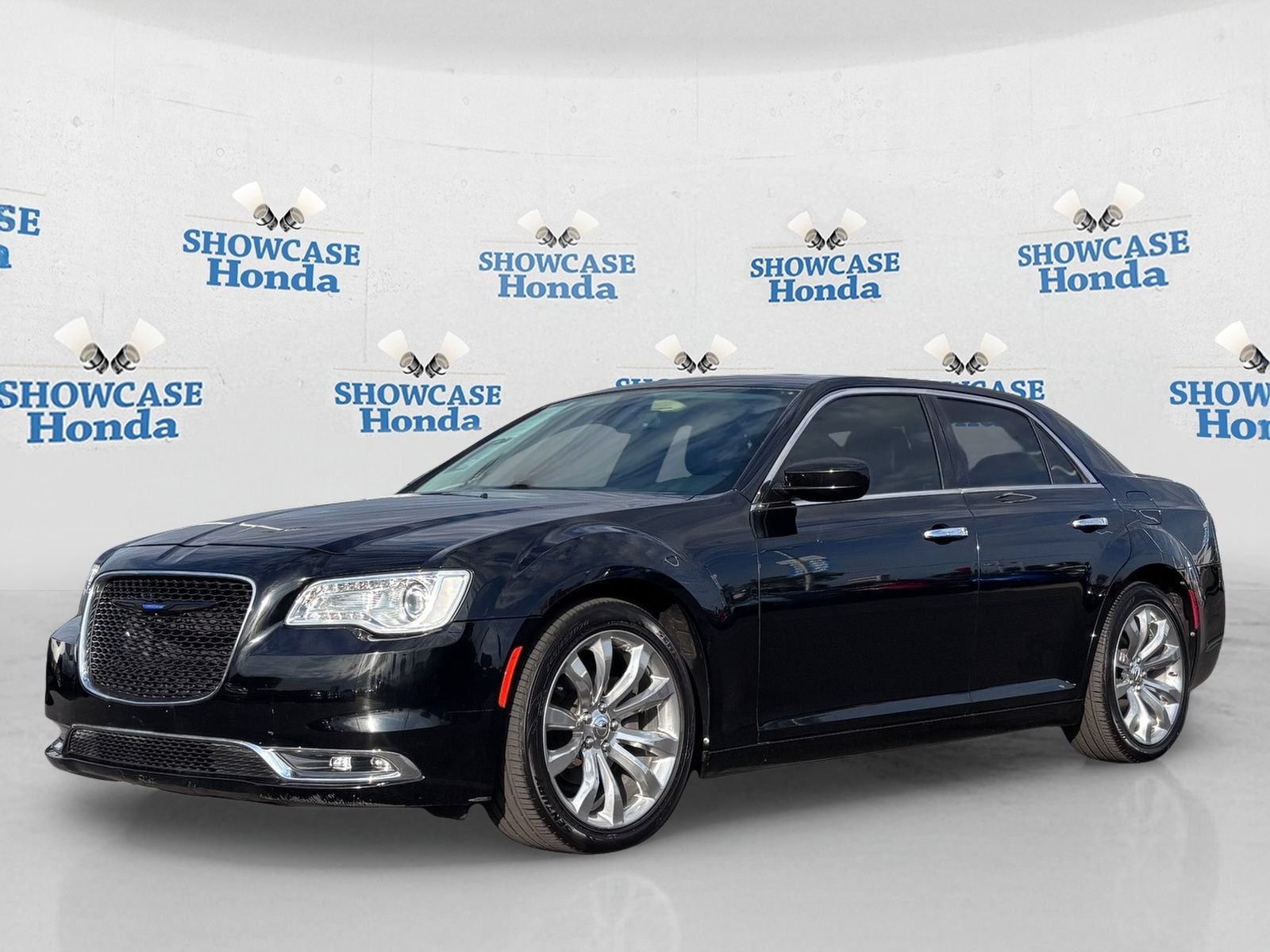 Used 2020 Chrysler 300 Limited RWD image 2