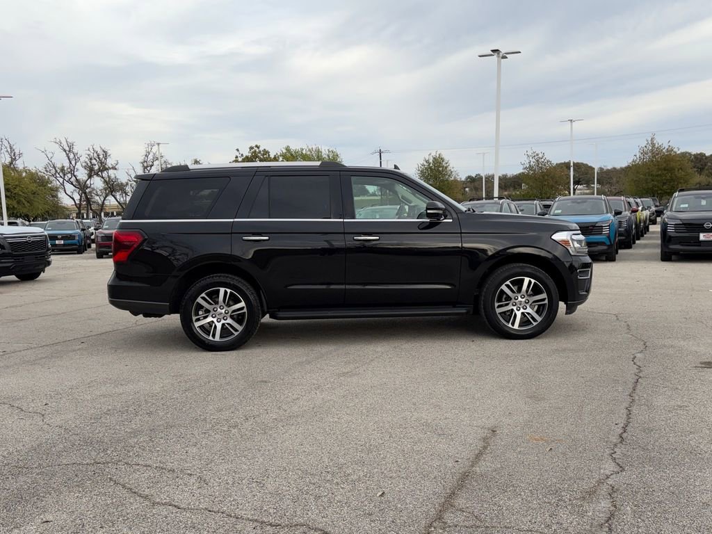 Used 2024 Ford Expedition Limited image 4