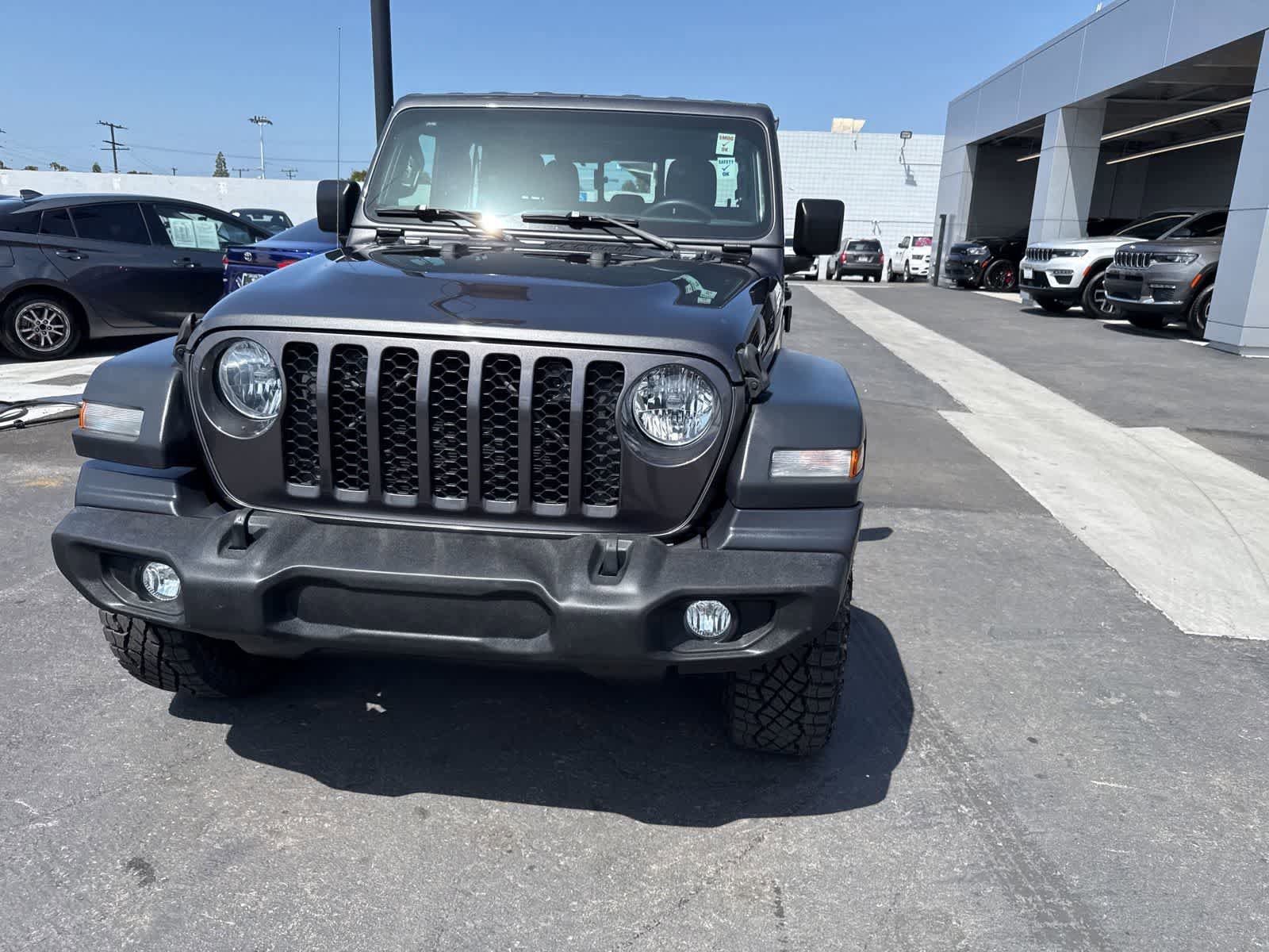Used 2020 Jeep Gladiator Sport w/ Auxiliary Switch Group AWD/4WD image 4