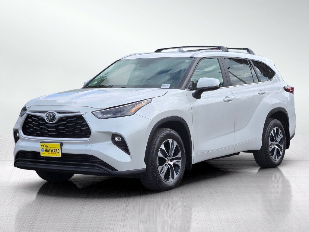 Used 2024 Toyota Highlander XLE AWD/4WD image 9