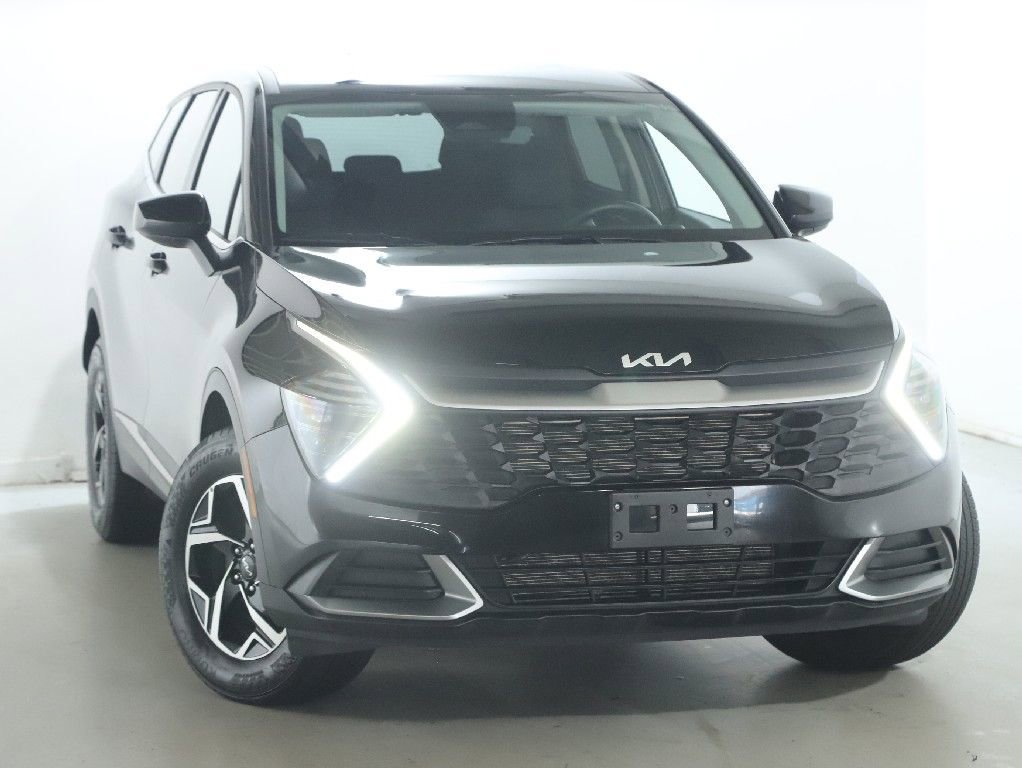 Used 2025 Kia Sportage LX AWD/4WD image 2