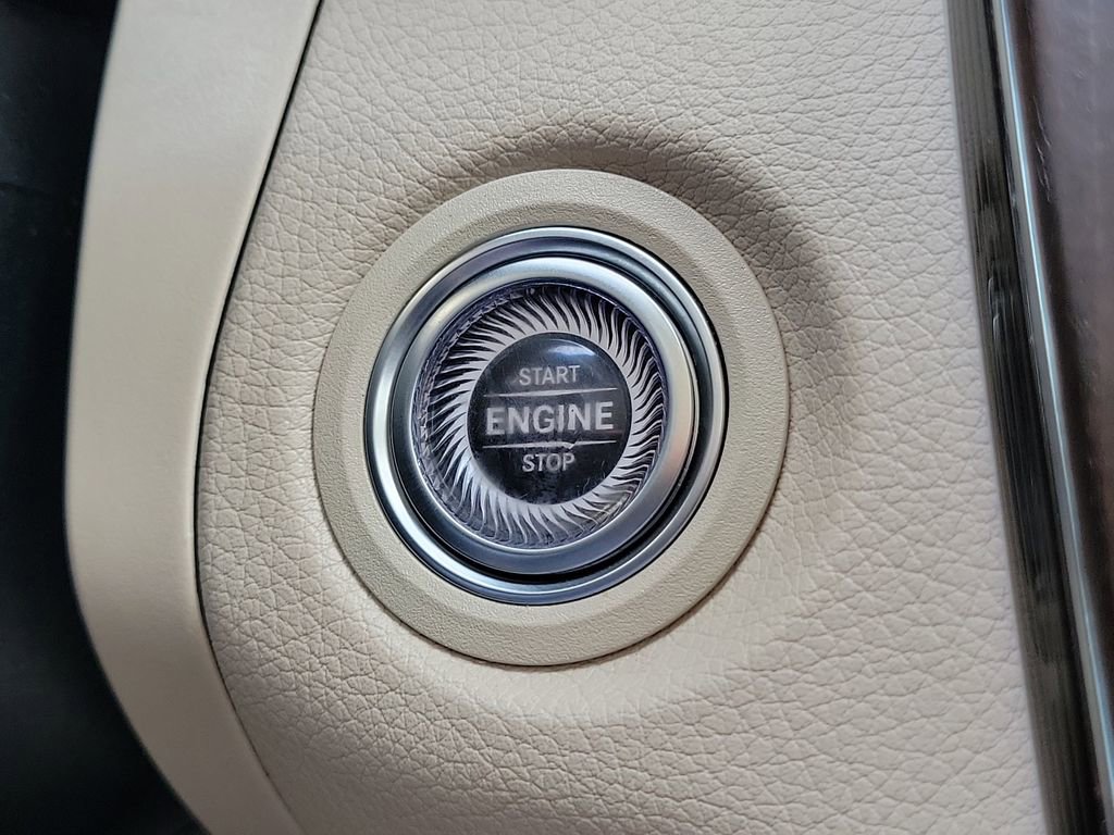 Used 2022 Mercedes-Benz GLC 300 4MATIC w/ Premium Package Lite image 34