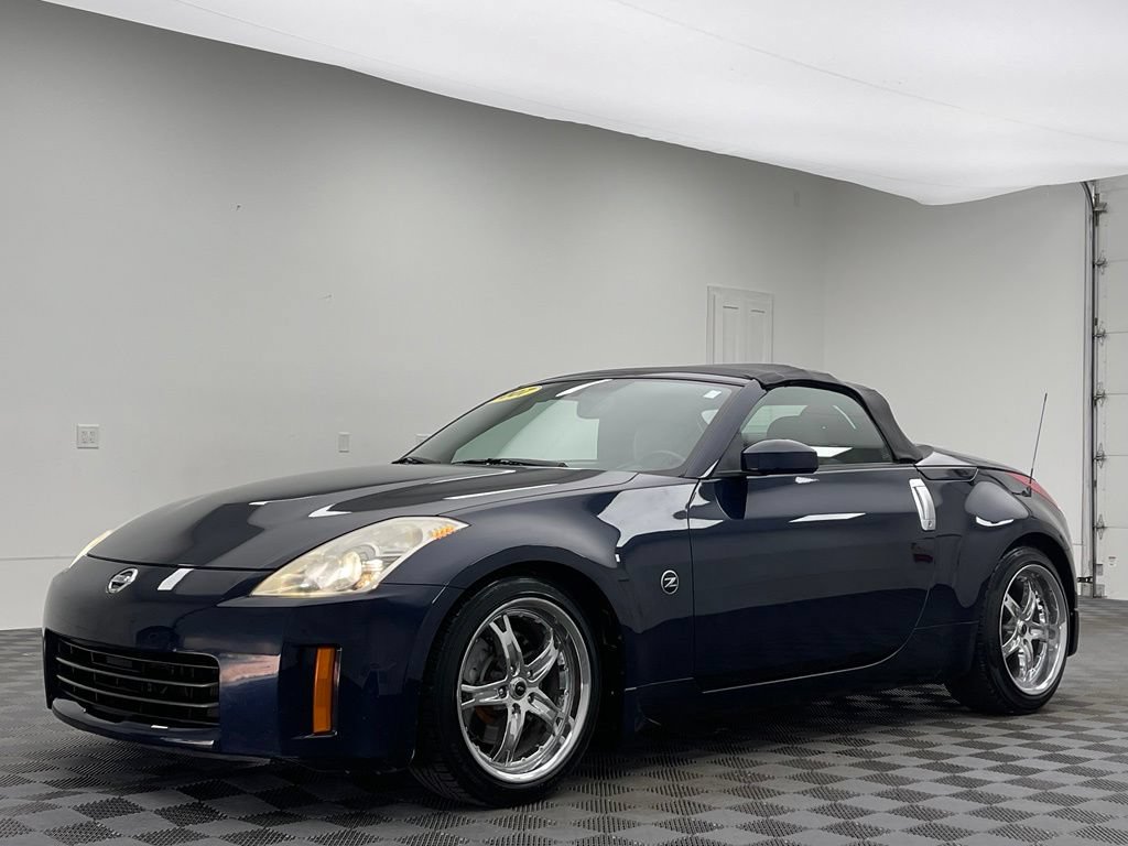 Used 2007 Nissan 350Z Touring RWD image 2