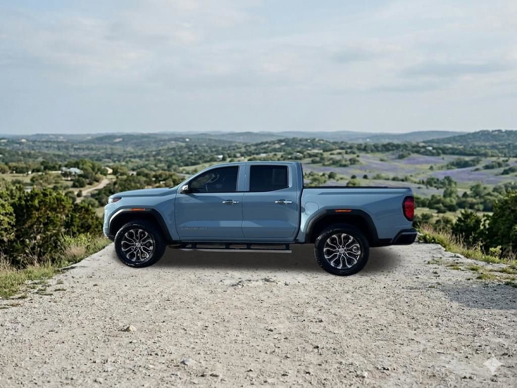 Used 2025 GMC Canyon Denali image 5