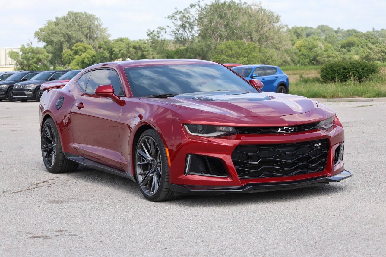 Used 2022 Chevrolet Camaro ZL1 RWD image 4