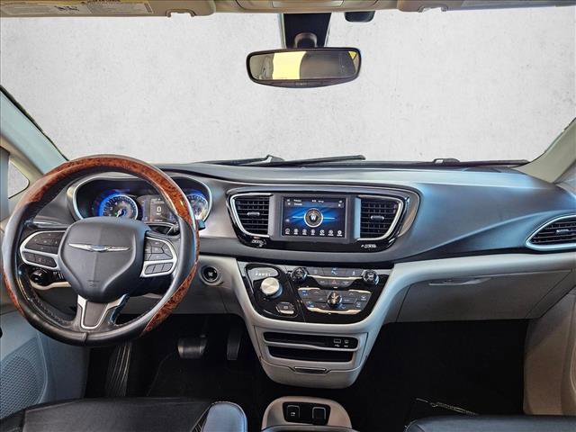 Used 2020 Chrysler Pacifica Touring-L image 19