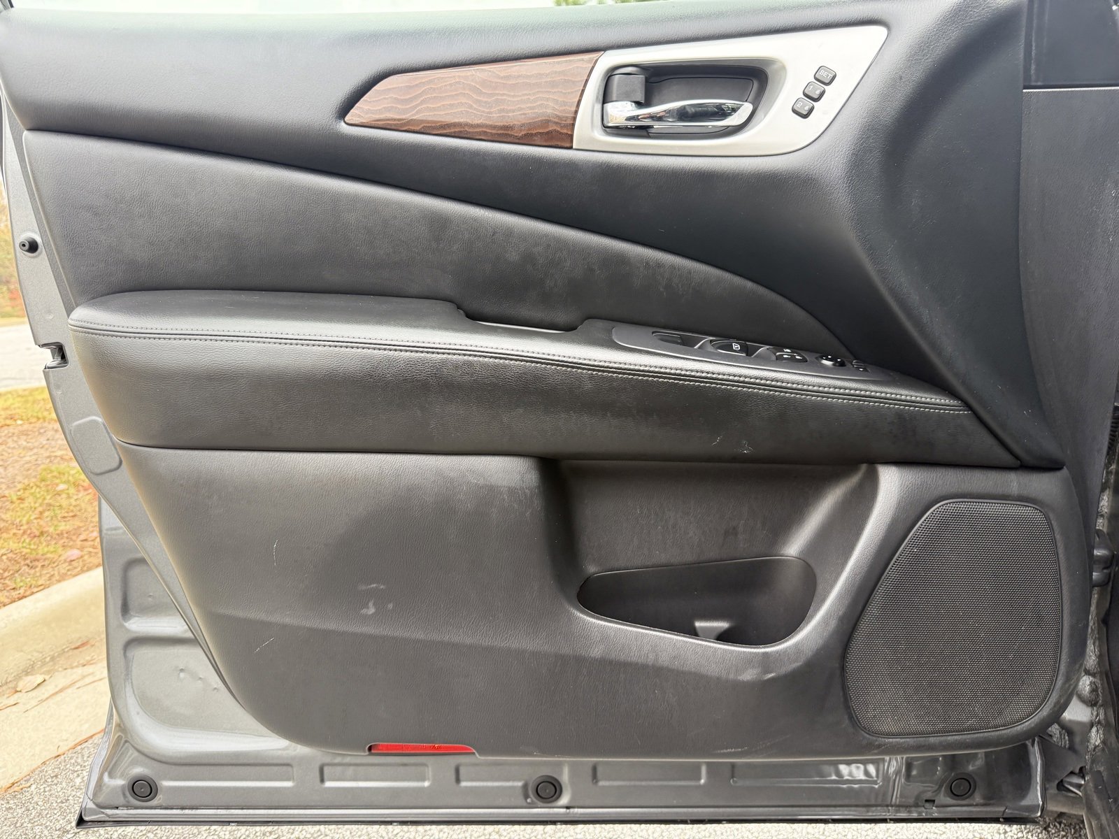 Used 2018 Nissan Pathfinder Platinum image 43