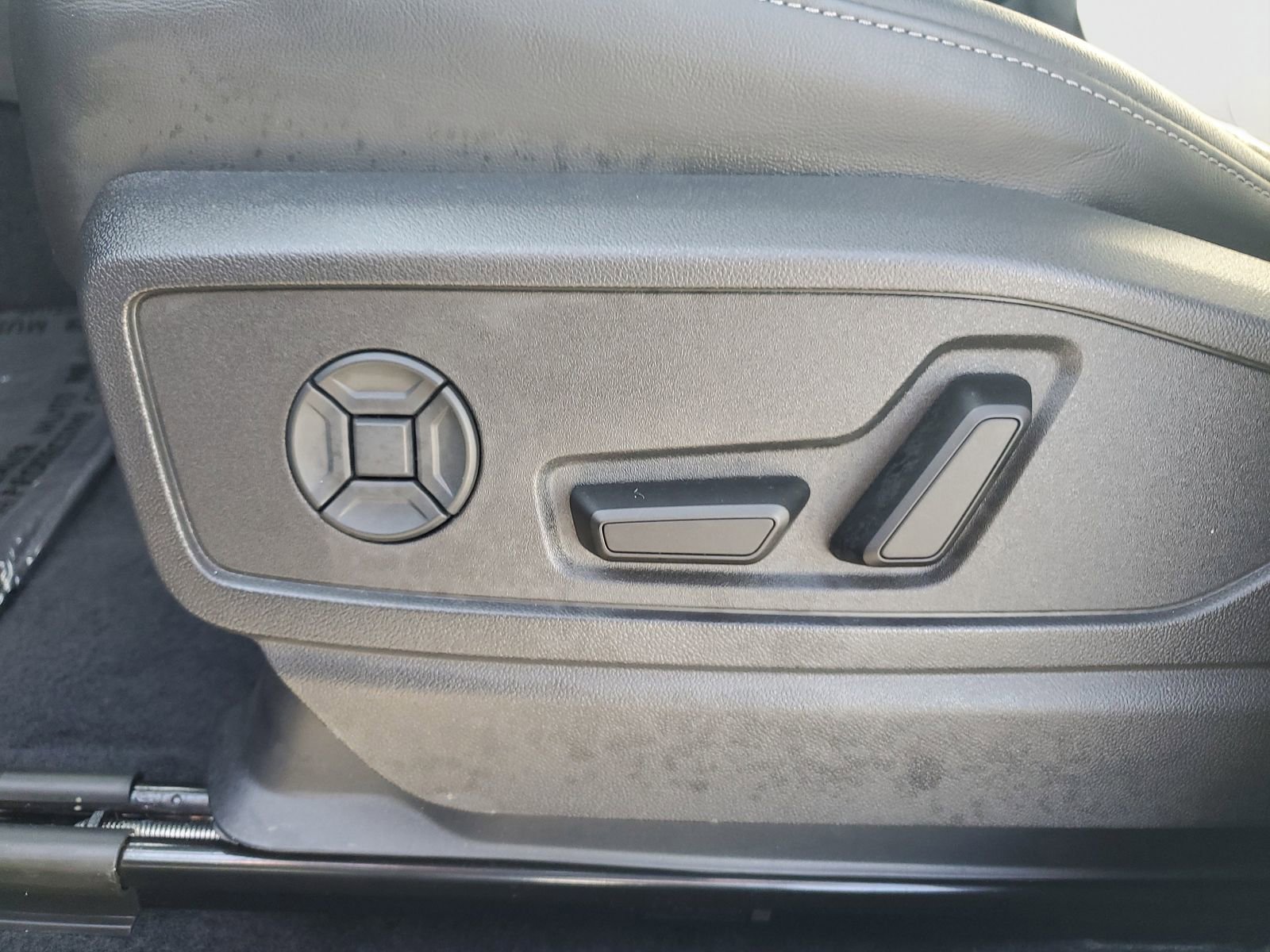 Used 2025 Audi Q5 Premium w/ Convenience Package image 23