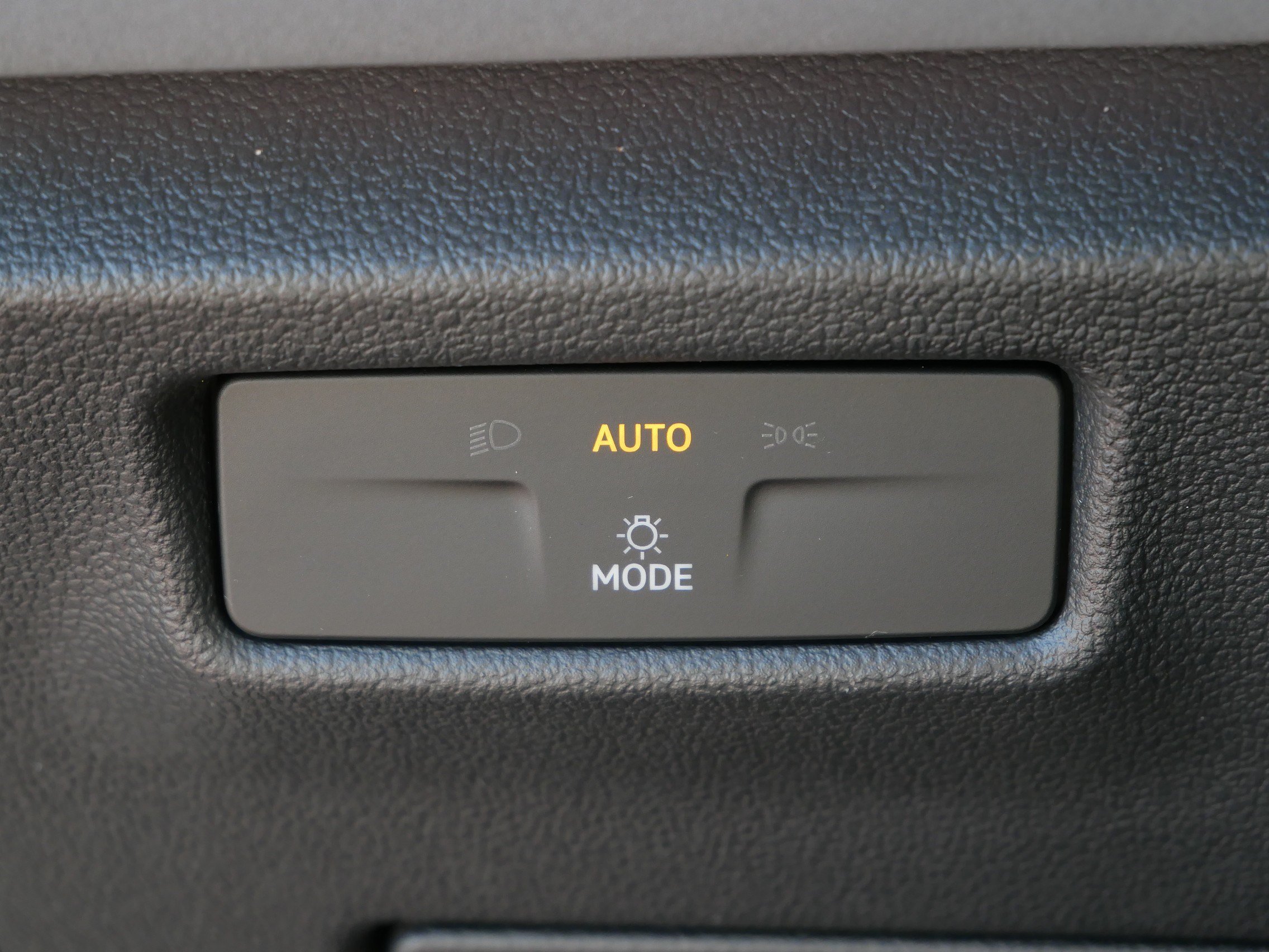 Certified 2025 Volkswagen Tiguan SE AWD/4WD image 26