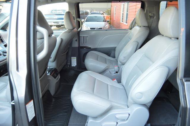 Used 2015 Toyota Sienna XLE Premium AWD/4WD image 55