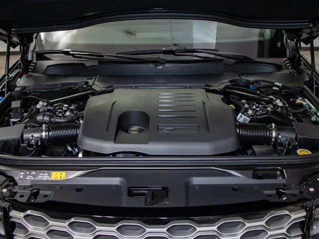 Certified 2025 Land Rover Discovery Metropolitan Edition image 5