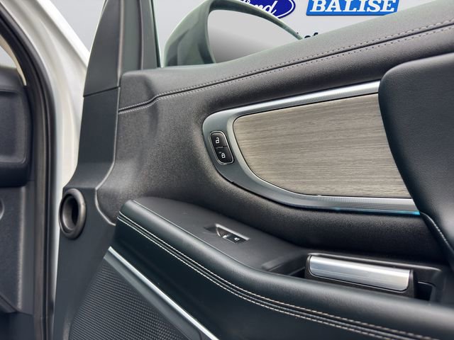 Used 2025 Ford Expedition Platinum image 35